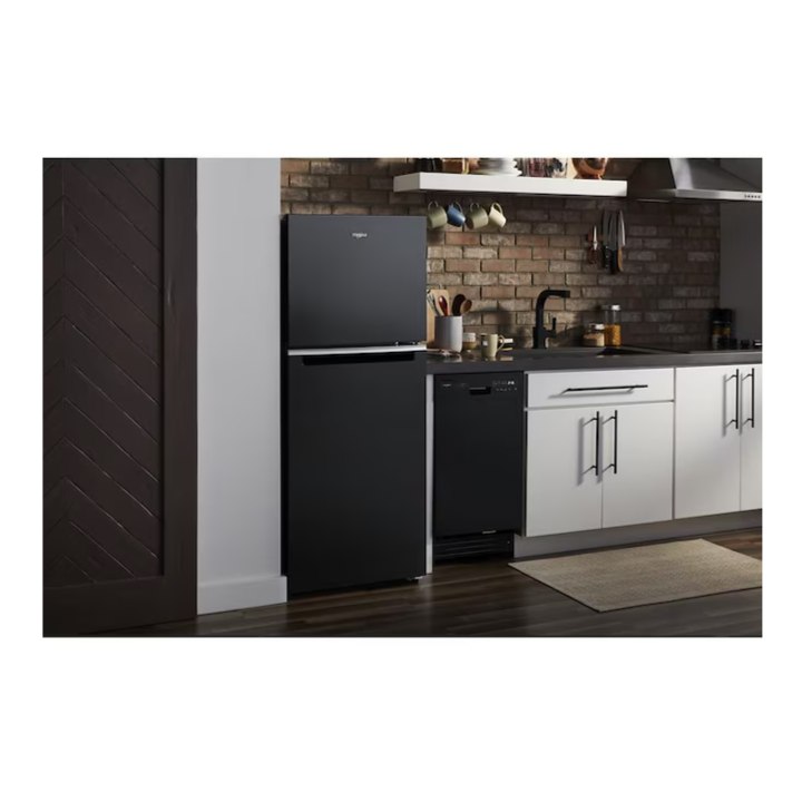 Whirlpool 11.6-cu ft Counter-Depth Top-Freezer Refrigerator ( Black )